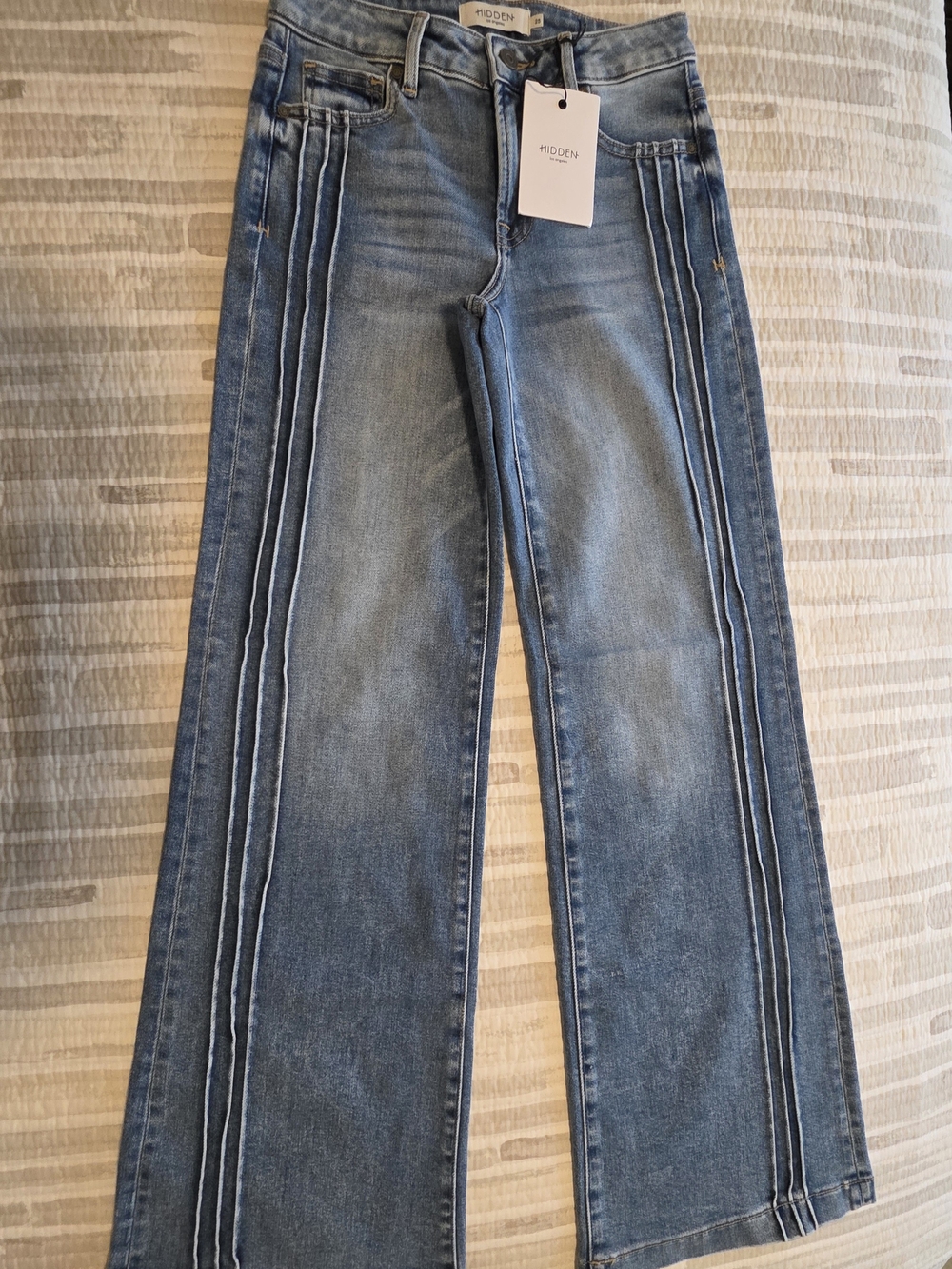 HAPPI Mid-Rise Flare Jeans in Light Blue - Picture 2 of 7